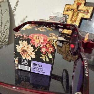 Miklos hegmobinar  Reading Glasses